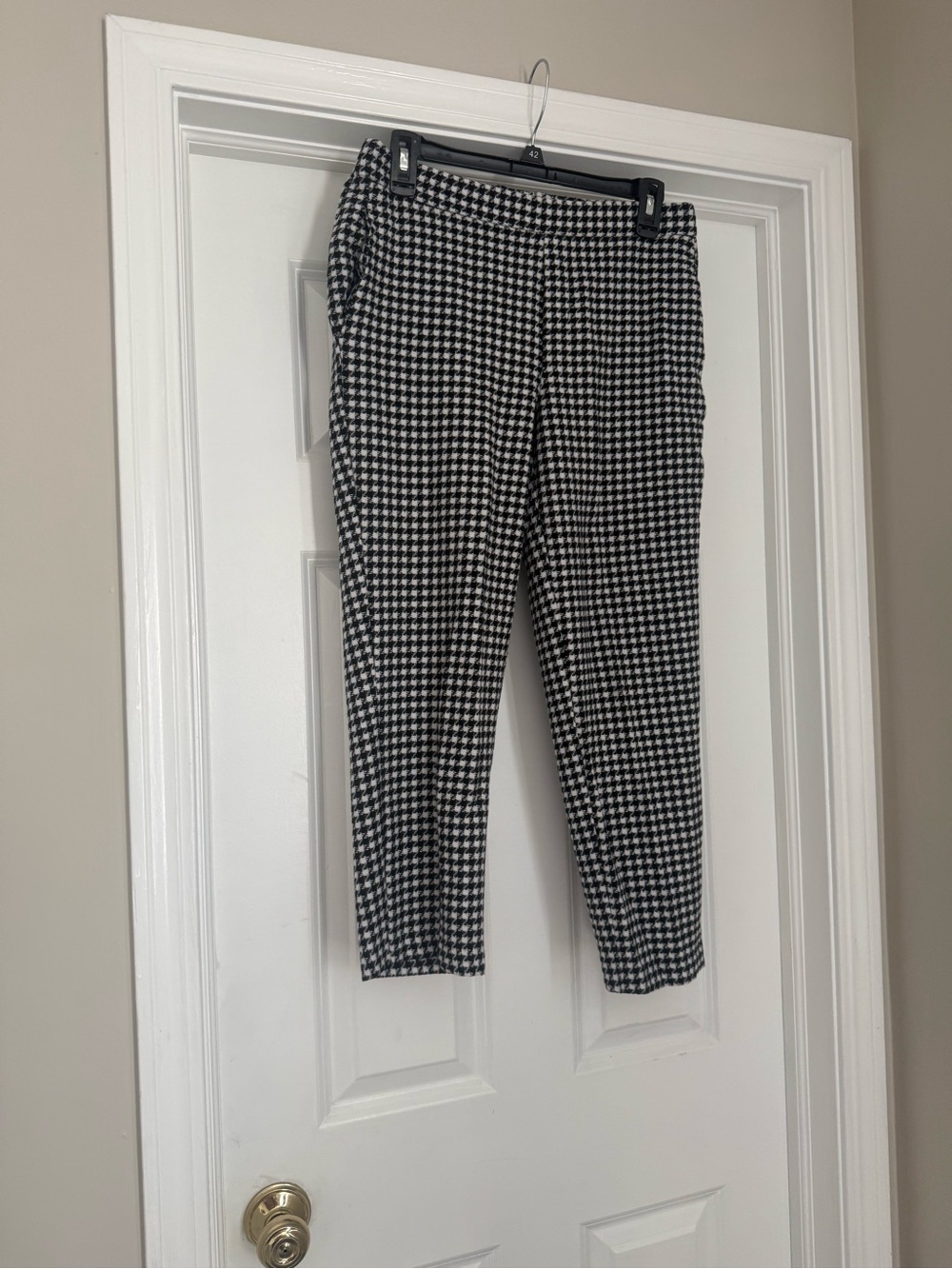Black & White Houndstooth Women’s Cropped Ankle Pants Size 6